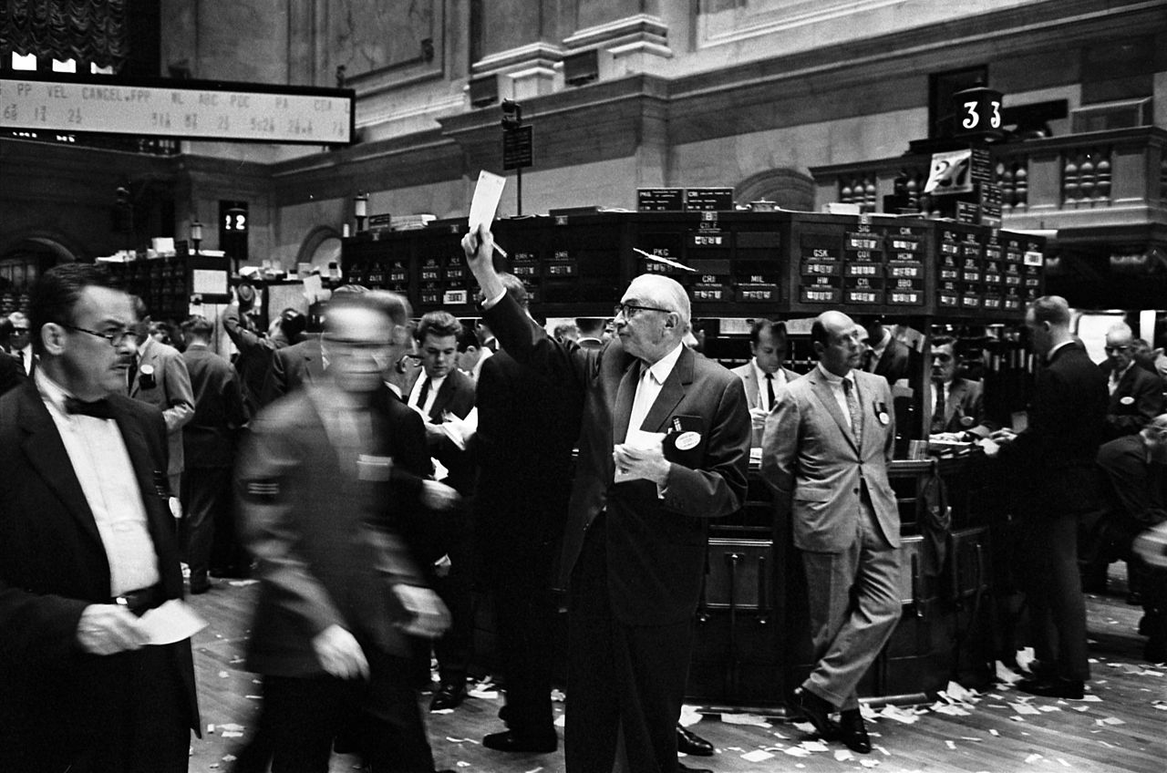 Stock brokers working at the New York Stock Exchange (NYSE) trading floor, 1963. Photo by Thomas J. O'Halloran, via U.S. News & World Report. Downloaded from Wikimedia Commons, which marks the image as in the public domain.